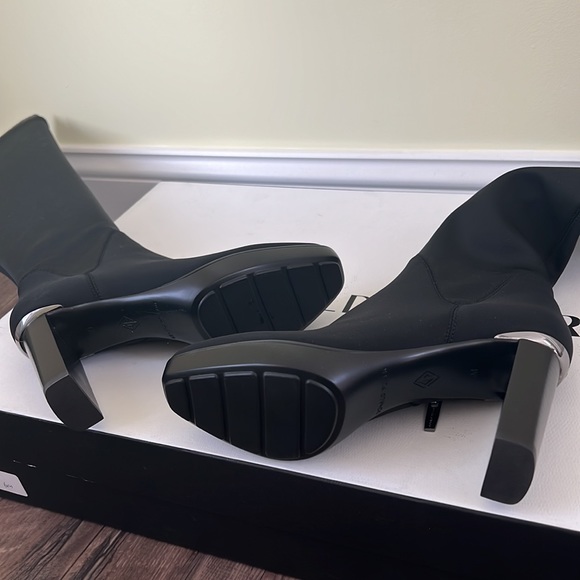 Donald Pliner - Picture 4 of 7